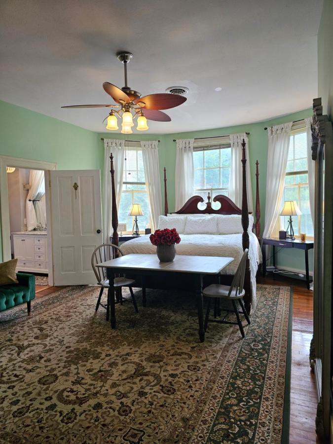 Winridge Manor Bed & Breakfast Madison Heights Rom bilde